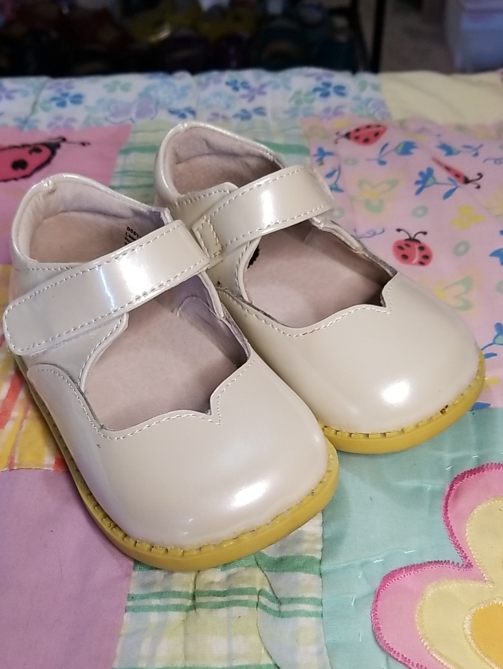 Livie & Luca Cream Patent Leather Mary Jane Shoes Size 5 Astrid In Cloud Shimmer